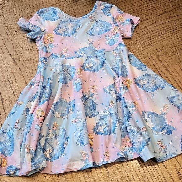 Cinderella dress size 4-5T - Picture 8 of 9